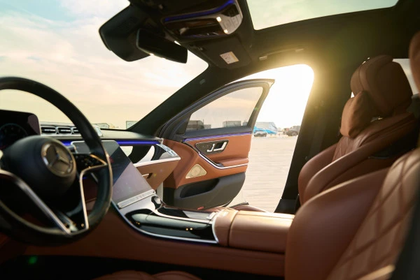  White Mercedes S580 Photo 