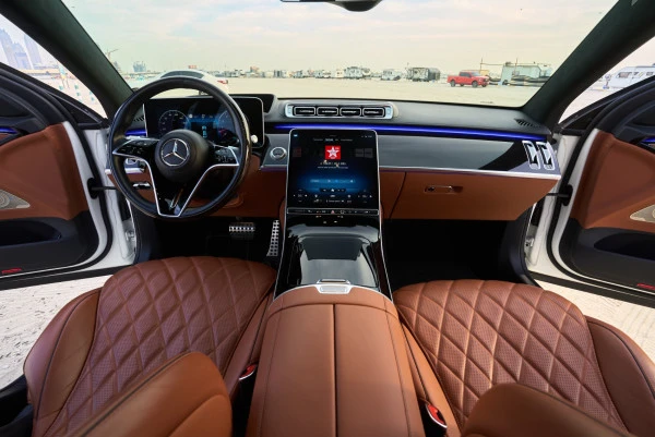  White Mercedes S580 Photo 