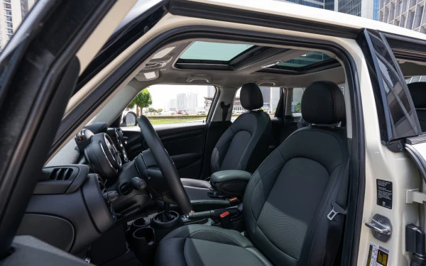  White Mini Cooper S Photo 