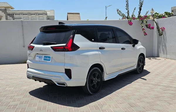  White Mitsubishi Xpander Photo 