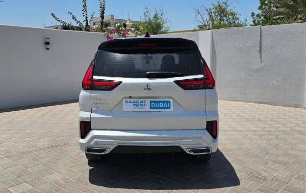  White Mitsubishi Xpander Photo 
