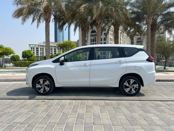  White Mitsubishi Xpander Photo 