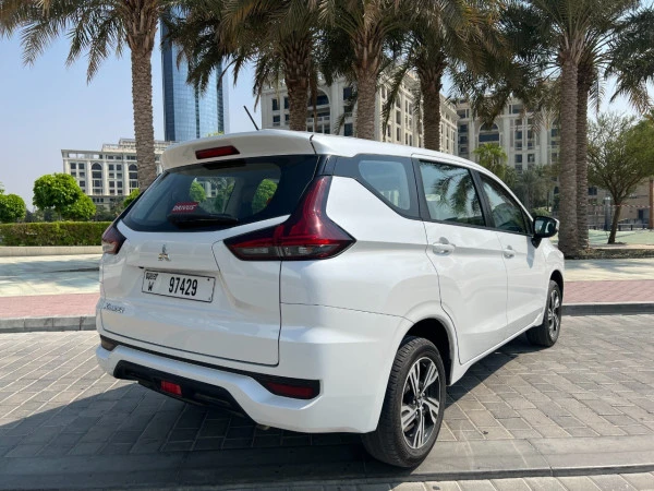  White Mitsubishi Xpander Photo 