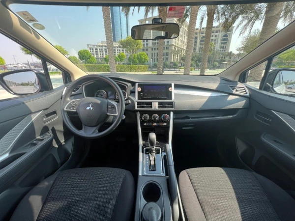  White Mitsubishi Xpander Photo 
