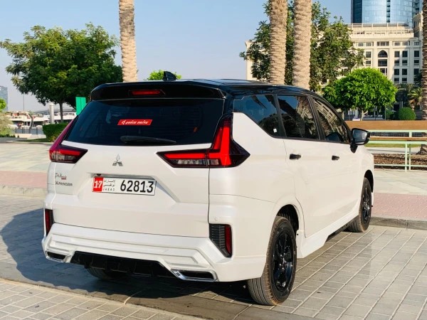  White Mitsubishi Xpander Photo 