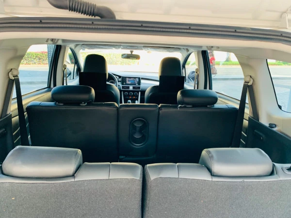  White Mitsubishi Xpander Photo 