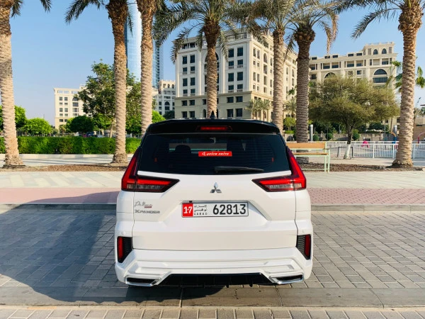  White Mitsubishi Xpander Photo 