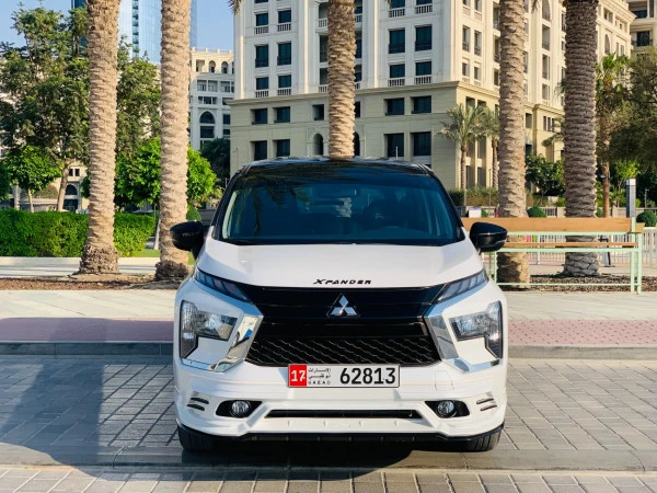  White Mitsubishi Xpander Photo 