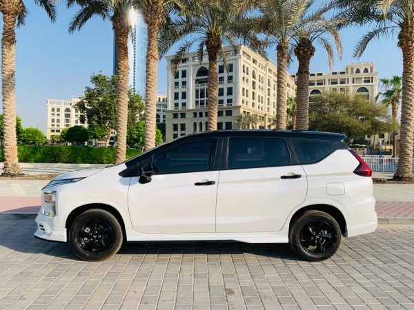  White Mitsubishi Xpander Photo 