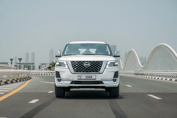  White Nissan Patrol Platinum V6 Photo 