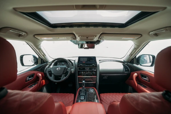  White Nissan Patrol Platinum V6 Photo 