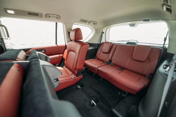  White Nissan Patrol Platinum V6 Photo 