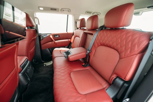  White Nissan Patrol Platinum V6 Photo 