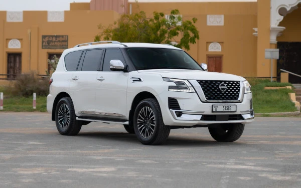  White Nissan Patrol Platinum V6 Photo 