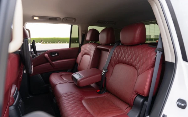  White Nissan Patrol Platinum V6 Photo 