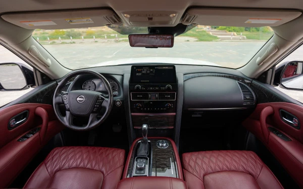  White Nissan Patrol Platinum V6 Photo 