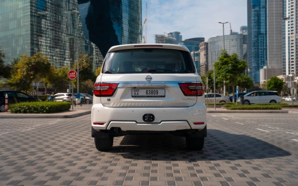  White Nissan Patrol Platinum V6 Photo 