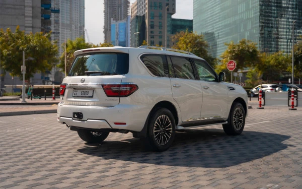  White Nissan Patrol Platinum V6 Photo 