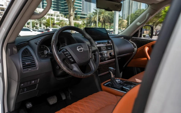  White Nissan Patrol Platinum V6 Photo 