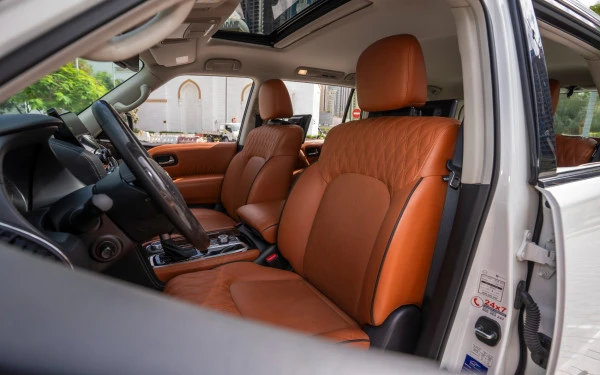  White Nissan Patrol Platinum V6 Photo 