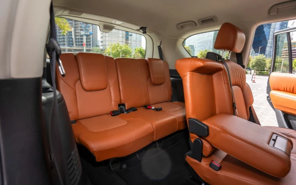  White Nissan Patrol Platinum V6 Photo 