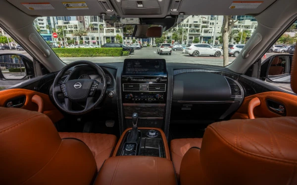  White Nissan Patrol Platinum V6 Photo 