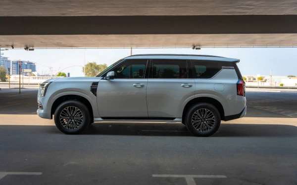  White Nissan Patrol Platinum V6 Photo 