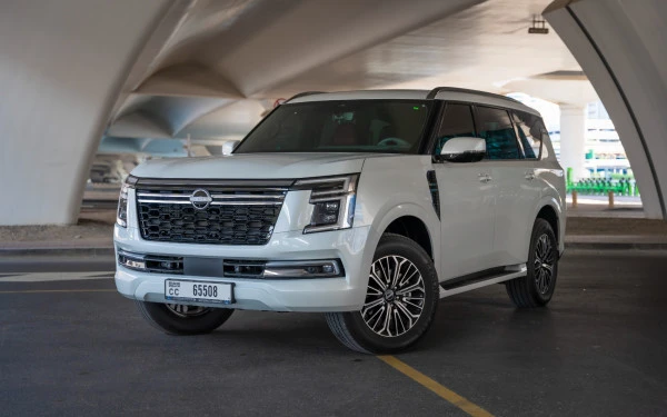  White Nissan Patrol Platinum V6 Photo 