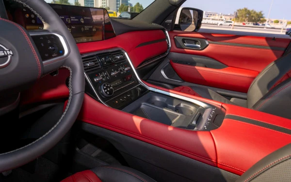  White Nissan Patrol Platinum V6 Photo 