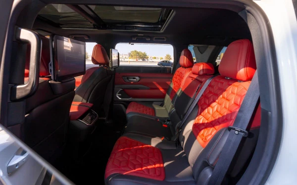  White Nissan Patrol Platinum V6 Photo 