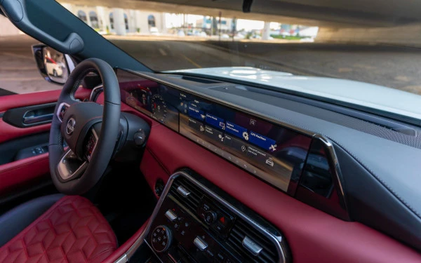  White Nissan Patrol Platinum V6 Photo 