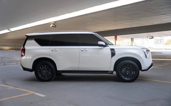  White Nissan Patrol Platinum V6 Photo 