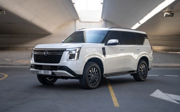  White Nissan Patrol Platinum V6 Photo 