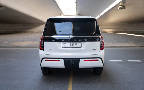  White Nissan Patrol Platinum V6 Photo 