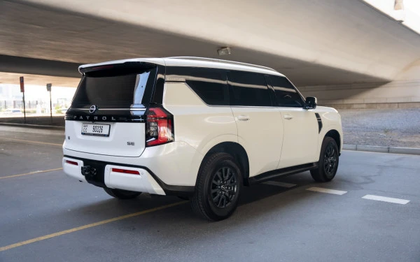  White Nissan Patrol Platinum V6 Photo 