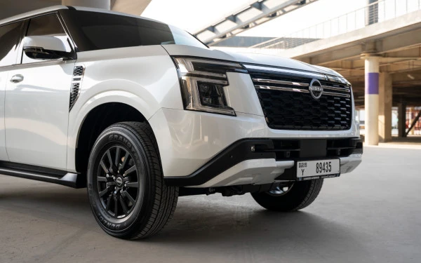  White Nissan Patrol Platinum V6 Photo 