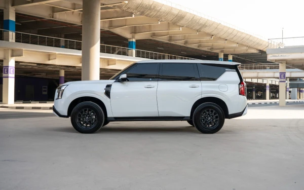  White Nissan Patrol Platinum V6 Photo 