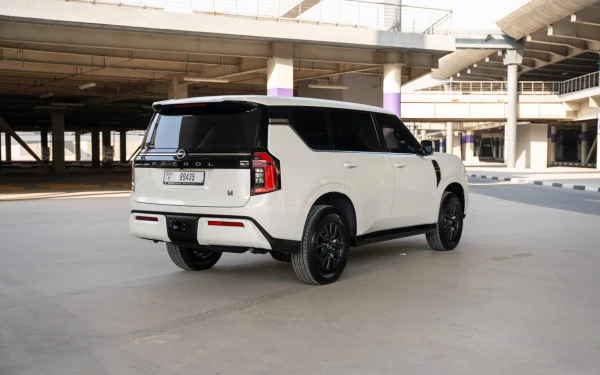  White Nissan Patrol Platinum V6 Photo 
