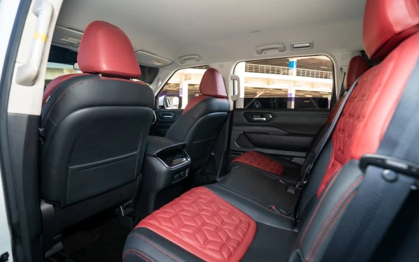  White Nissan Patrol Platinum V6 Photo 