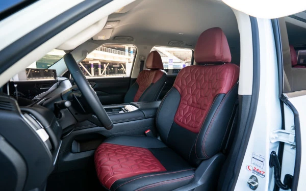  White Nissan Patrol Platinum V6 Photo 