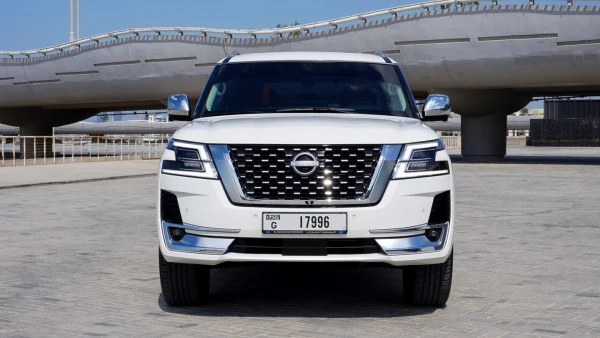  White Nissan Patrol V6 Photo 
