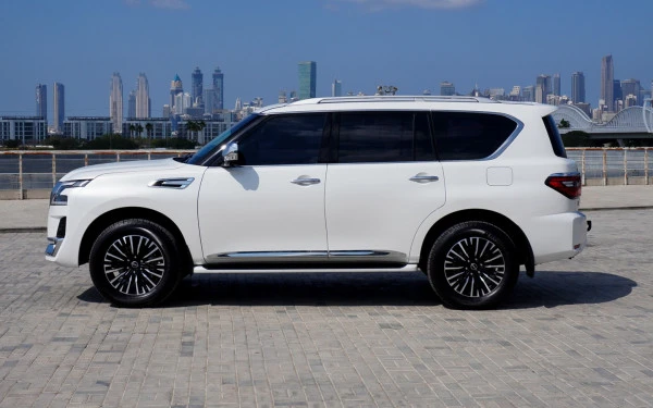  White Nissan Patrol V6 Photo 