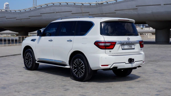  White Nissan Patrol V6 Photo 