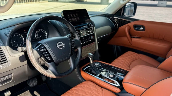  White Nissan Patrol V6 Photo 