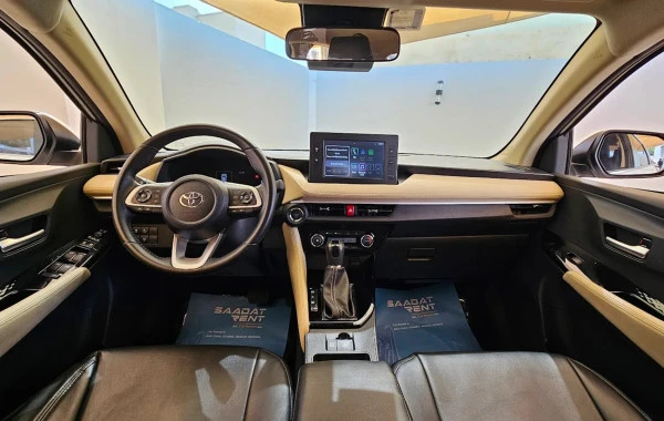  White Toyota Yaris Photo 