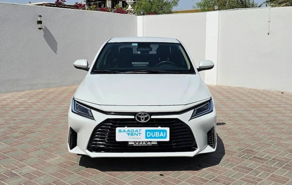  White Toyota Yaris Photo 