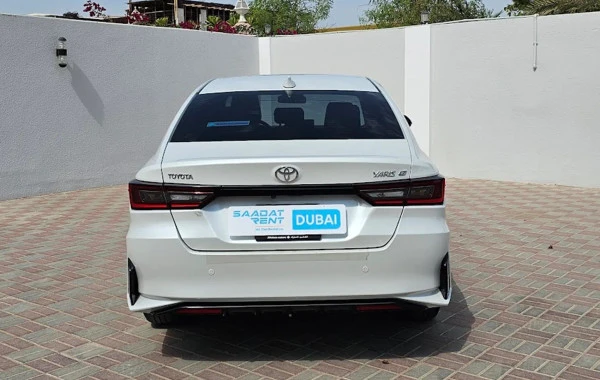  White Toyota Yaris Photo 