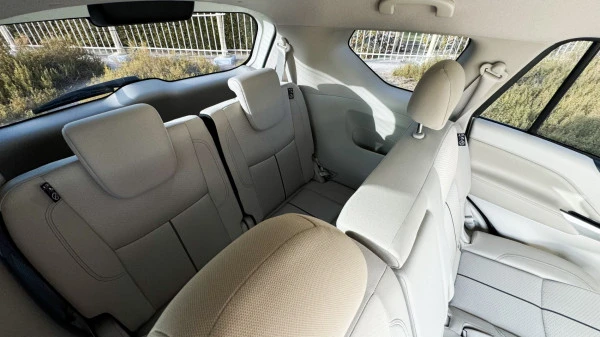  White Nissan Xterra Photo 