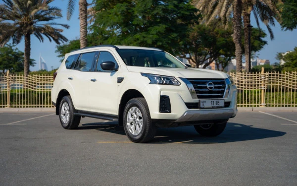  White Nissan Xterra Photo 