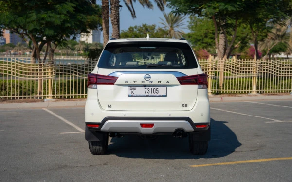  White Nissan Xterra Photo 